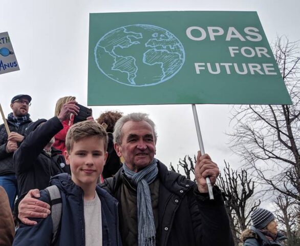Peter Püspök, Präsident des Dachverbandes Erneuerbare Energie Österreich (EEÖ), bei einer #fridaysforfuture-Demo im März 2019