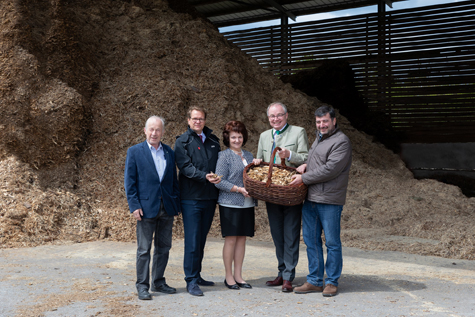 Gföhler Altbürgermeister Karl Simlinger, EVN Vorstandssprecher Stefan Szyszkowitz, Gföhl Bürgermeisterin Ludmilla Etzenberger, LH-Stv. Stephan Pernkopf, Josef Edlinger, Obmann der Fernwärmegenossenschaft Gföhl