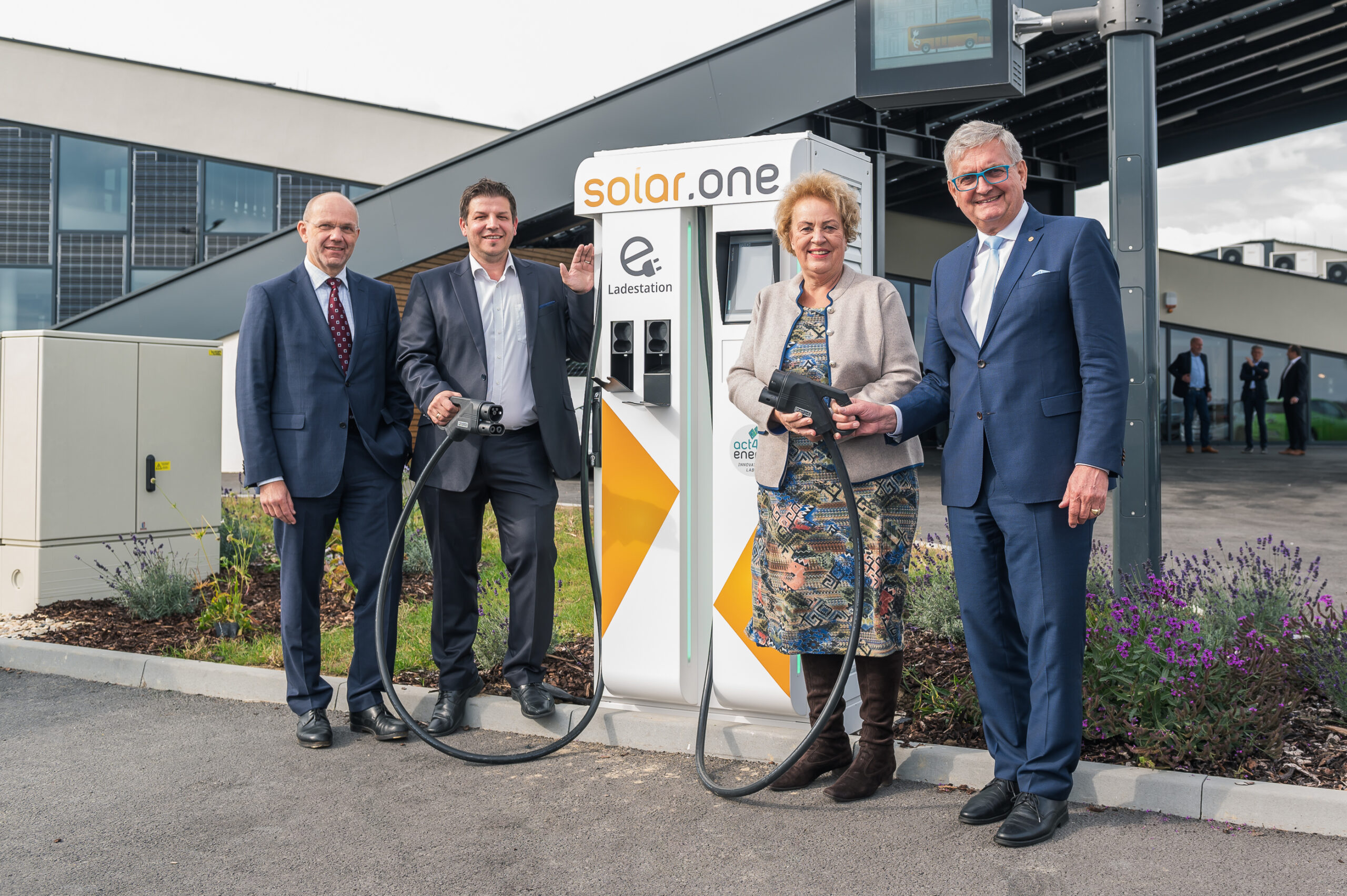 One Solar Germany Eröffnung des „solar.one“-Kompetenzzentrums ... - Die Ökoenergie